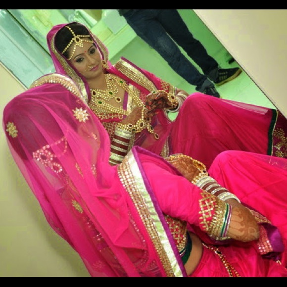 INDIAN WEDDING DRESS - Picture 2 of 4